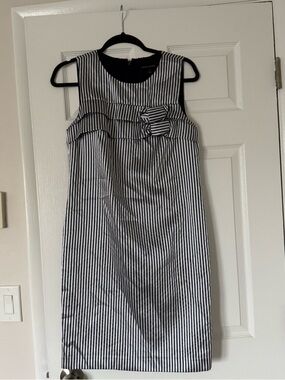 Banana Republic Sleeveless Navy and White Sheath Dress with Bow Detail